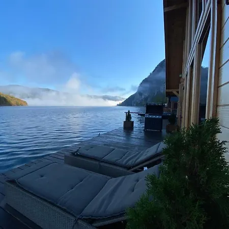 Floating House * Perucac